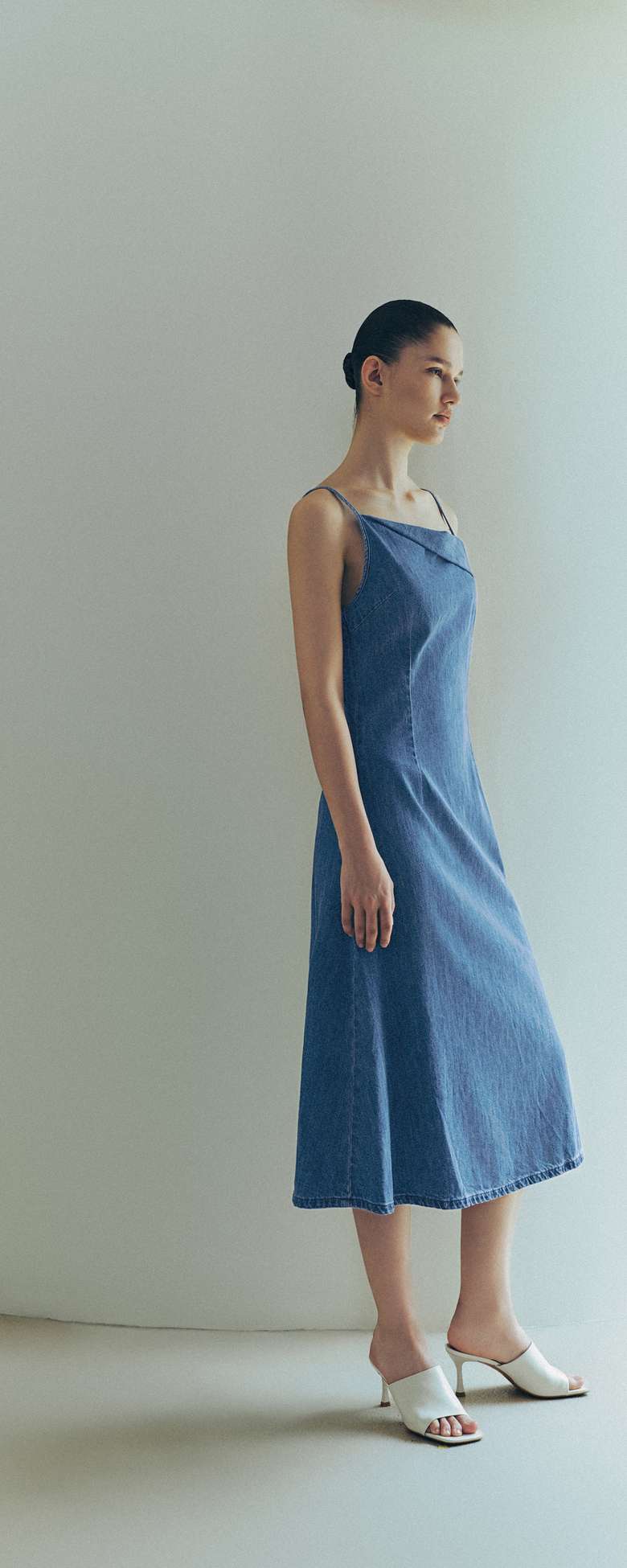 デニムワンピース 夏のデニムスリップドレス