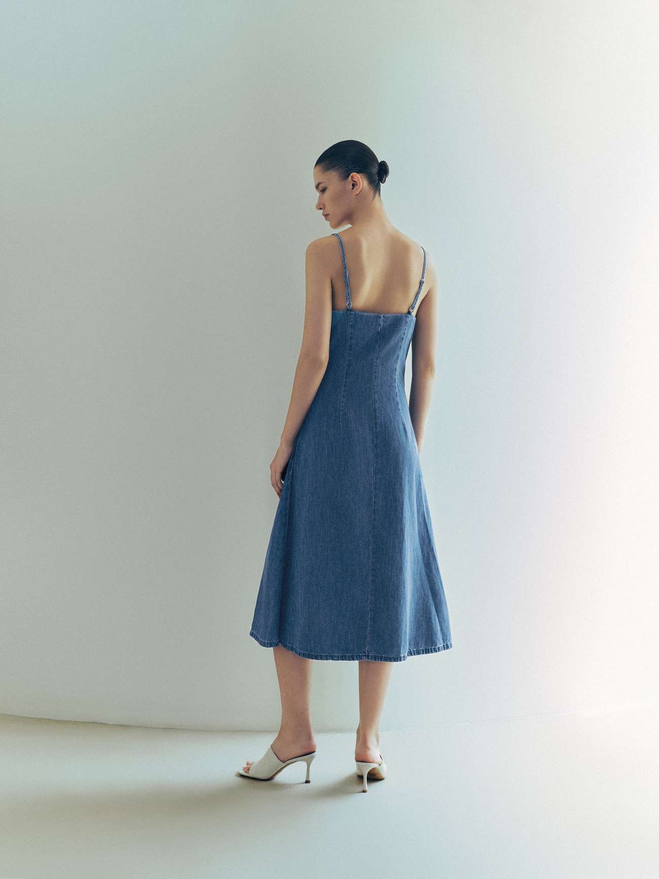 デニムワンピース 夏のデニムスリップドレス